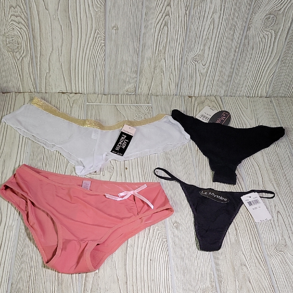 4 Pairs of Womens New Panties Various Styles Size Medium NWT
